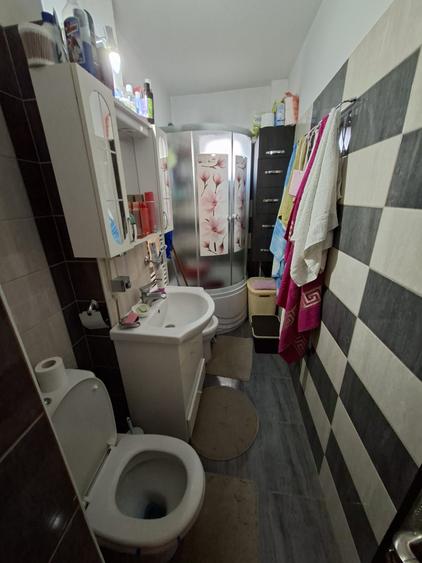 Apartament de 2 camere, etaj 1/4, zona Mircea cel Batran