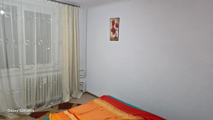 Inchiriez apartament 3 cam
