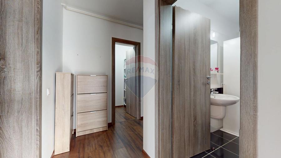 Apartament cu 2 camere de închiriat în zona Tractorul