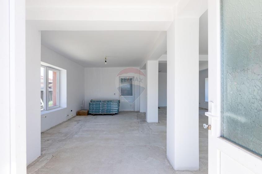 Spatiu comercial 58 mp utili de inchiriat, zona Calea Barladului