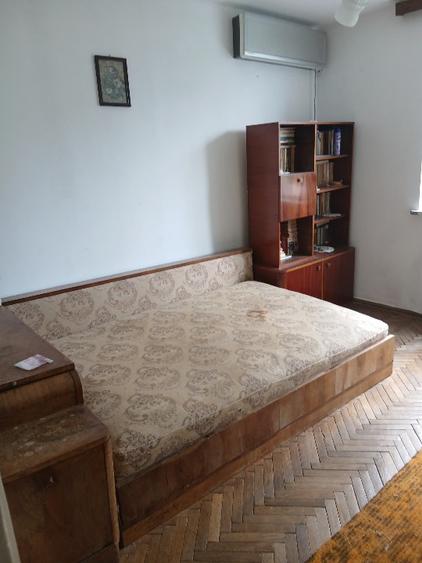 Ofer spre închiriere apartament 3 camere