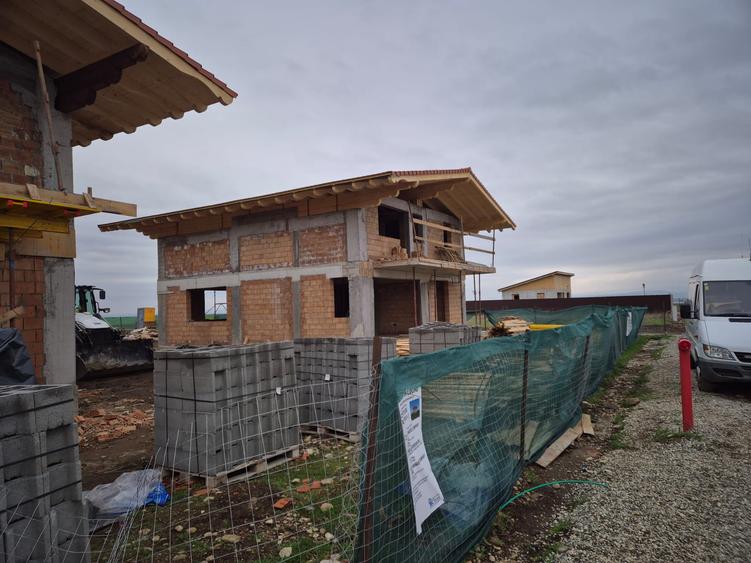 OPORTUNITATE - Casă tip Alpesiana în Tarlungeni - Construcție nouă