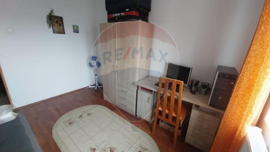 Apartament cu 3 camere decomandate în Lapus-Decebal
