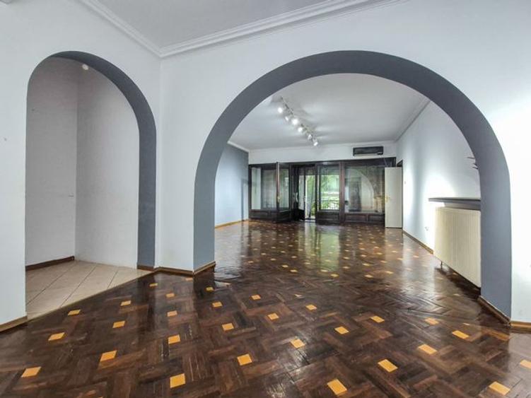 Vila la inchiriere in Piata Romana