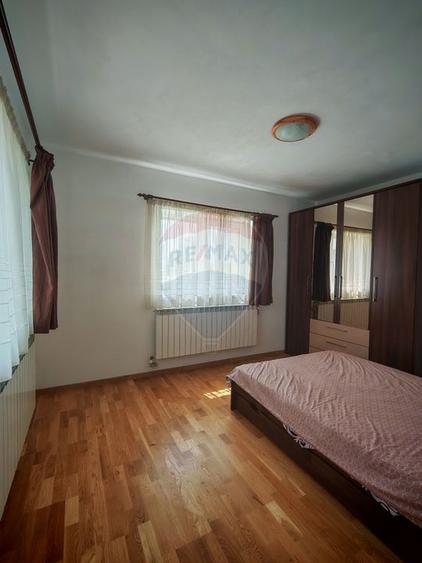 Casă / Vilă cu 2 camere de închiriat în zona Periferie