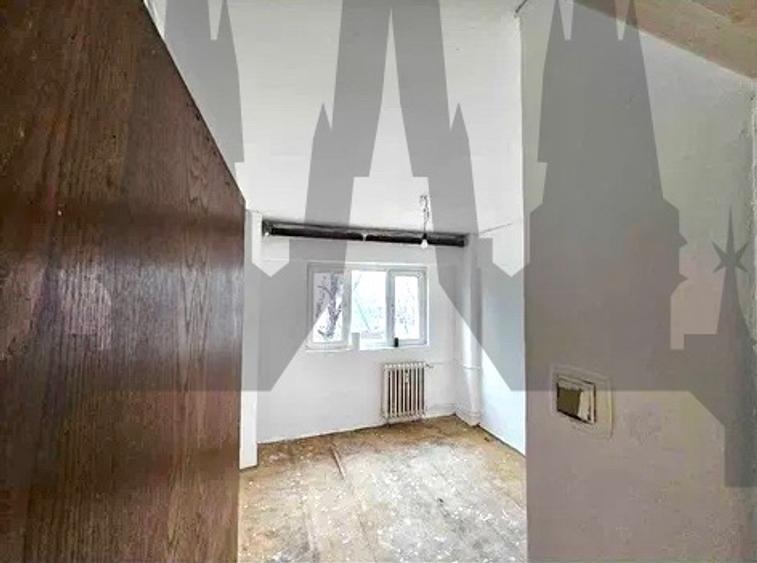 Apartament de vanzare in imobil dupa '80 cu loc de parcare in curte