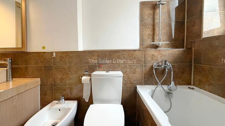 Apartament cu Acces la Curte Garaj Inclus - 11