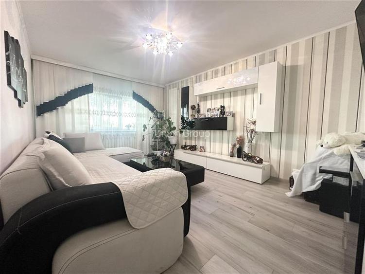 Apartament 3 Camere Decomandat Zona Far - 2