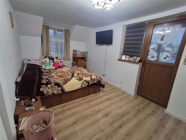 Casa individuala 3 camere 2 bai curte si garaj - zona Talmaciu