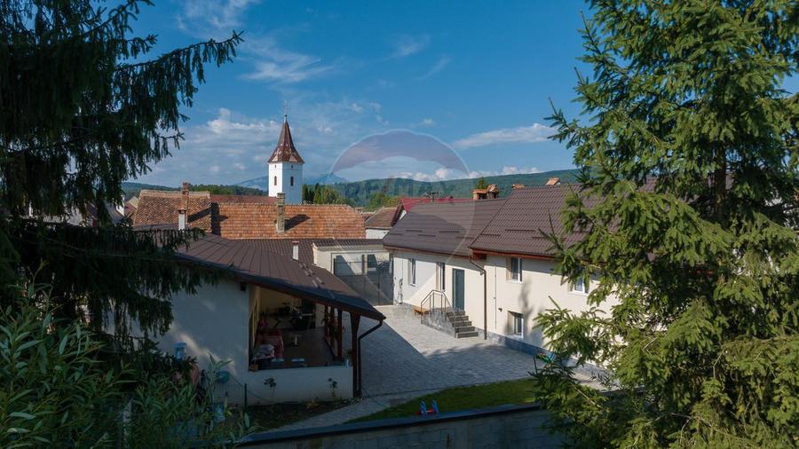 Casă / Vilă Săsească cu 6 camere de vânzare in Vulcan, Brasov