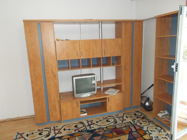 Ofer garsoniera mare,40 m2 decomandata, zona buna (proprietar) 360 euro.