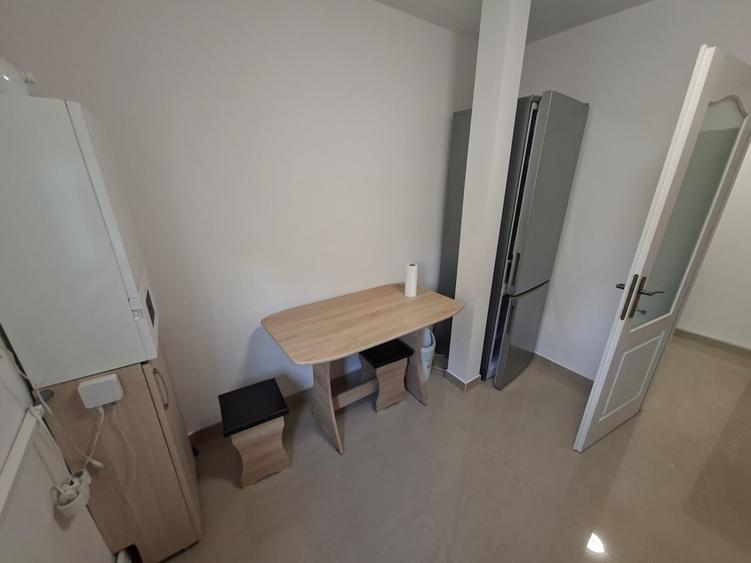 Apartament cu 2 camere, etajul 3/4, zona Podu de Piatra