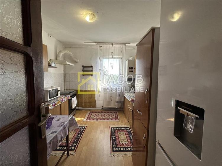 Apartament 3 camere decomandate – Str. Metalurgiei, Bacău
