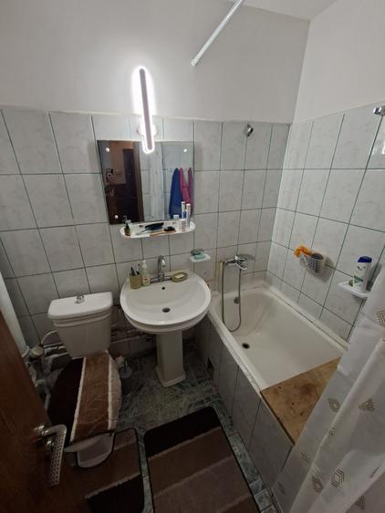 Apartament cu 2 camere decomandat, zona Nicolina