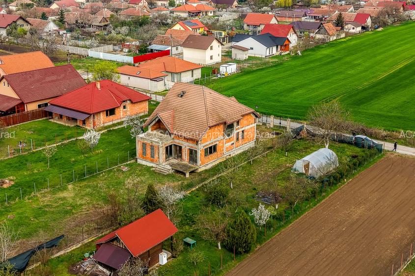 PRET NOU! Casă 6 camere - la roșu - Zimandcuz, Arad – COMISION 0 - 2