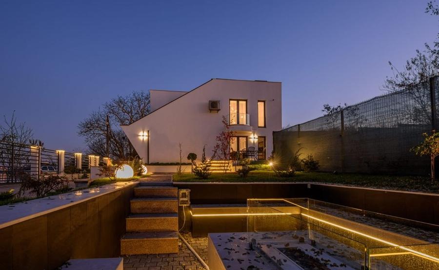 Vila superba – Smart Home pe malul lacului Buftea | 25 min de București