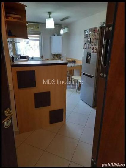 Decomandat cu 2 bai si 3 balcoane linga Piata Verde