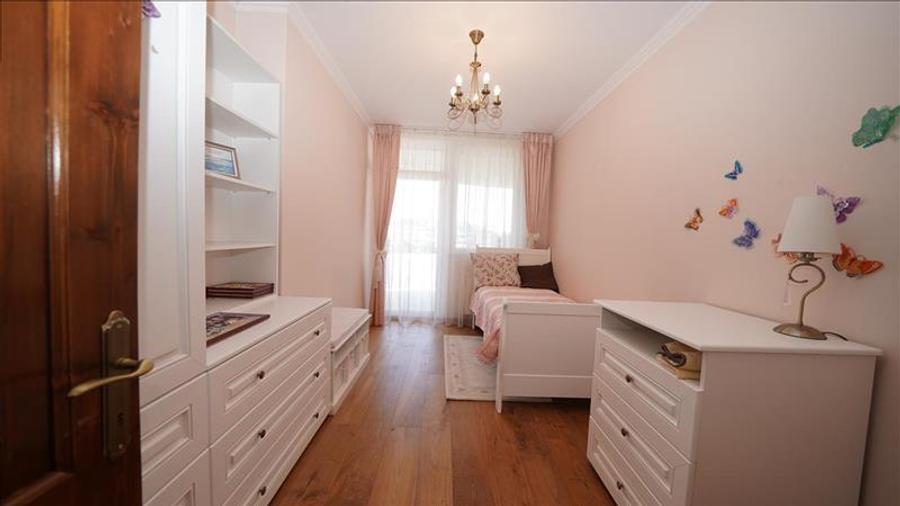 Apartament cu 3 camere, terasa generoasa si doua locuri de parcare, Ared