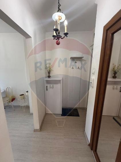 Apartament de închiriat 2 camere etaj 1 Central
