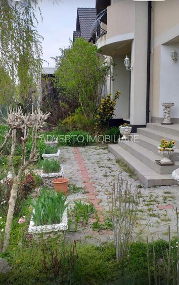 Vilă spațioasă de vânzare cu 7 camere în comuna 1 Decembrie - 5