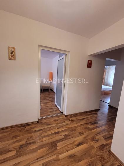 Navodari - str. Randunelelor - 2 camere decomandate -parcare privata  -420 E neg - 34