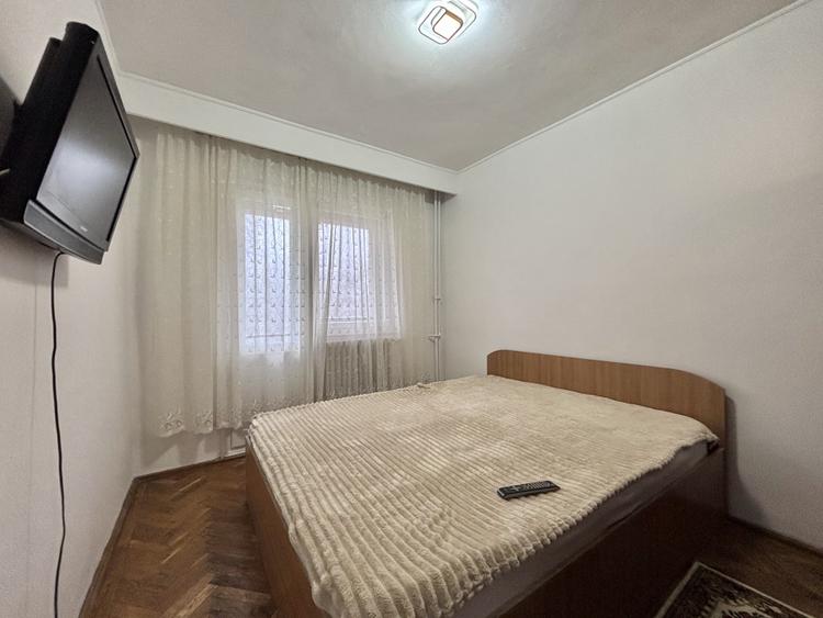 Apartament 3 camere decomandat, 2 băi, 3 balcoane – Centru Constanța