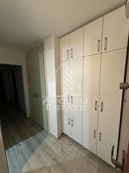 Apartament 3 camere,2 bai, decomandat, renovat, zona Girocului