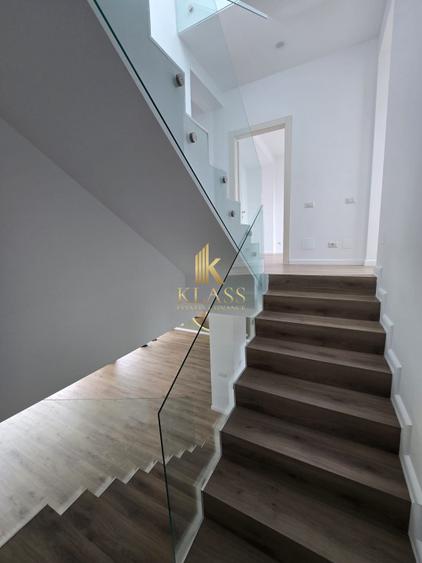 Vila 5 Camere Jolie Ville Pipera, in residence Privat, de vanzare!