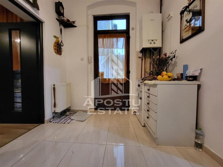Apartament cu 2 camere, loc de parcare in curte langa Piata Iosefin
