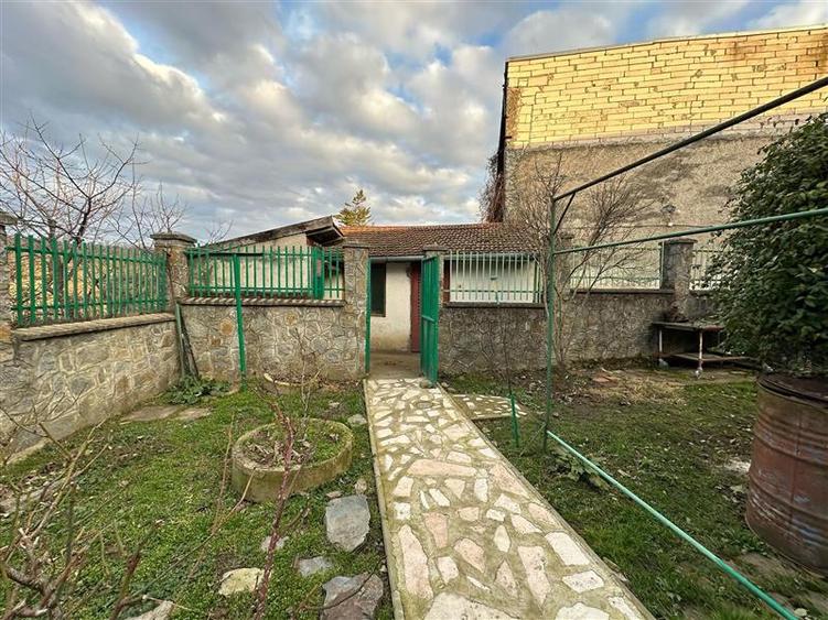 Bocsa Montana, Casa Solida + Gradina, Strada Principala