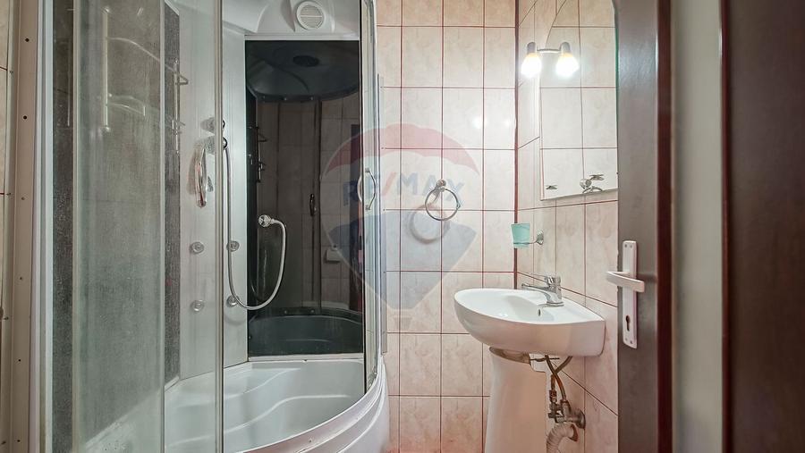 Casă / Vilă cu 12 camere de vânzare în zona Astra