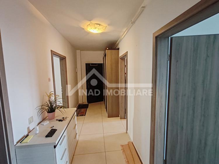 Apartament cu 3 camere, 2, bai, balcon si terasa, Str. Constanta