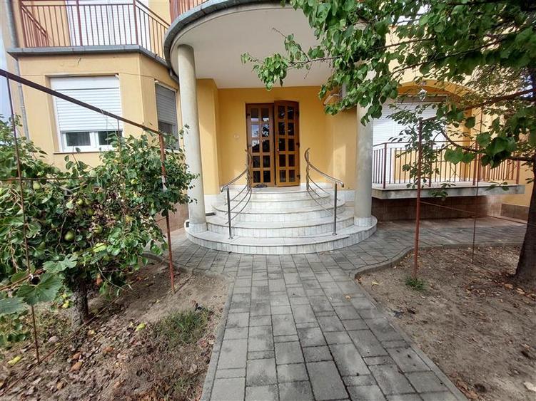 Casa spatioasa langa Spitalul Judetean