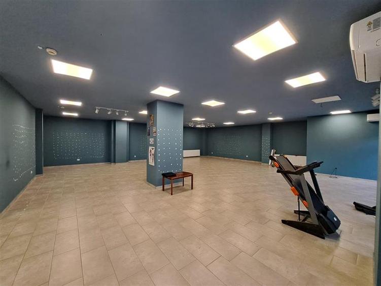 Spatiu comercial, 180 mp utili, situat in cartierul Intre Lacuri!