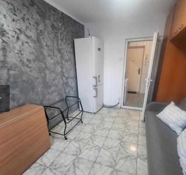Garsonieră zona Cet mobilată utilată 20 mp