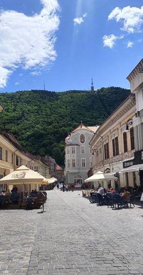 Apartament cu pod mansardabil in casa ingrijita - Piata Sfatului , Republicii
