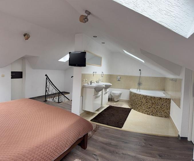 VICTORIEI (Zona Marul de Aur) apartament pe 2nivele finisat!