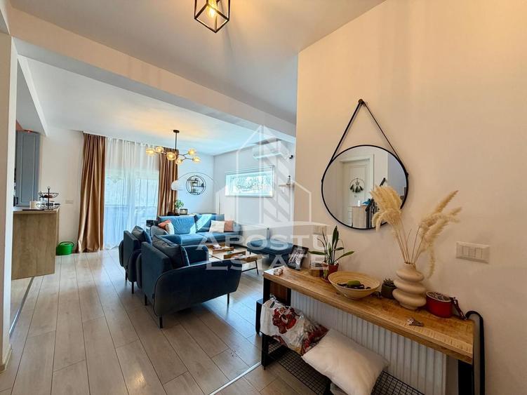 Jumatate de Duplex de vanzare, panouri solare, 95 mpu, Sanandrei