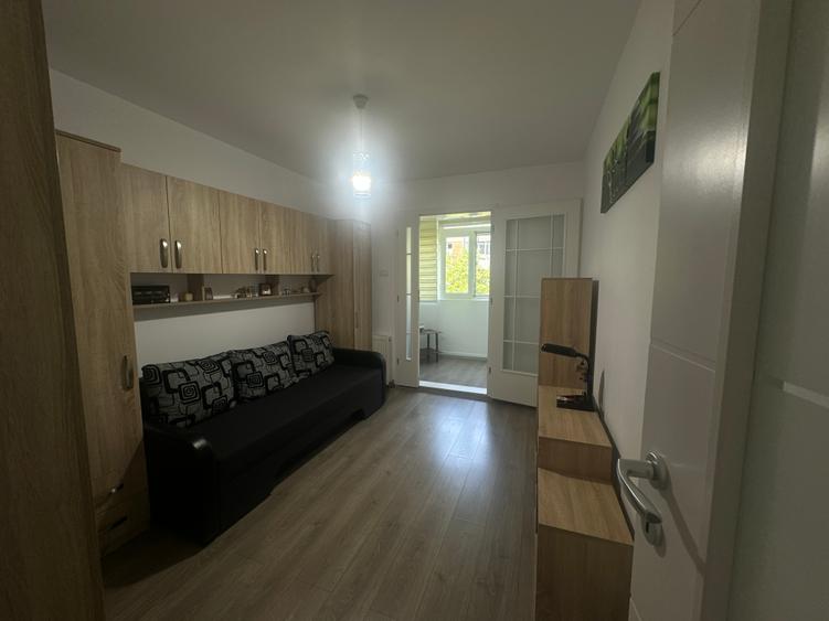 Apartament 4 camere,82 mp utili,renovat,mobilat, 10 minute de Metrou Pta Sudului