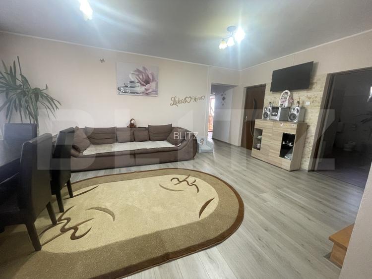 Casă cu 4 dormitoare, 280 mp, garaj, teren 500 mp
