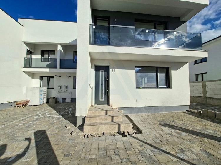 Casa moderna 4 camere 2 bai 2 balcoane si teren 140 mp in Arhitectilor