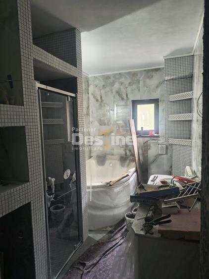 VILA DE VANZARE PE MALUL LACULUI CINCIS