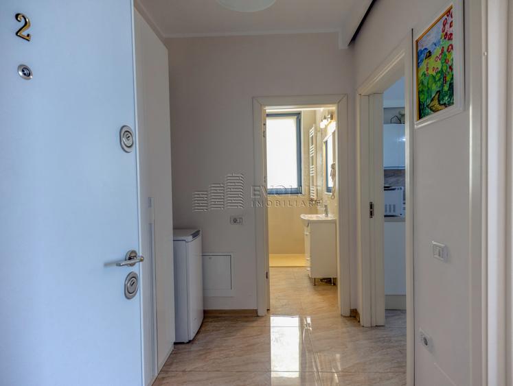 Mamaia Central- apartament 3 camere frontal lac