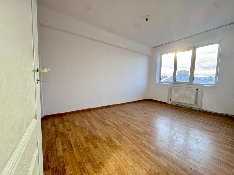Ultracentral, langa Ateneu