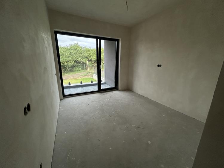 Casa tip duplex semifinisat , 180 mp utili , 400 mp teren zona Făget