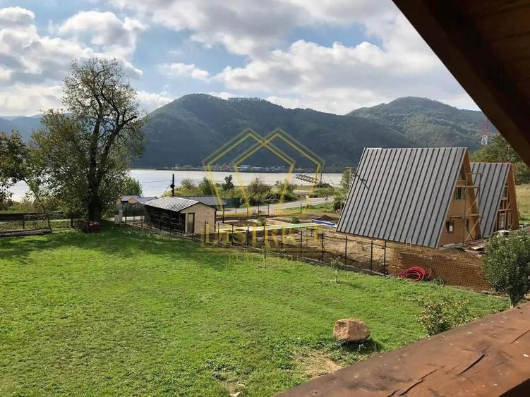 Casa de vacanta/pensiune cu teren de 3780mp | Clisura Dunarii
