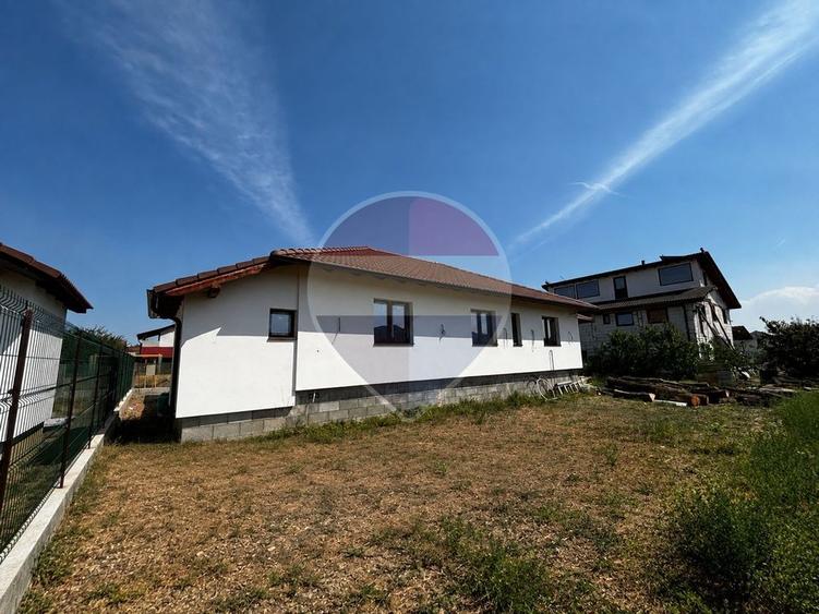 Casă / Vilă cu 4 camere de vânzare