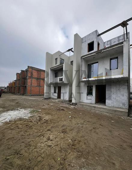 Casa individuală, 4 camere, 3 bai, 110 mp, Giroc