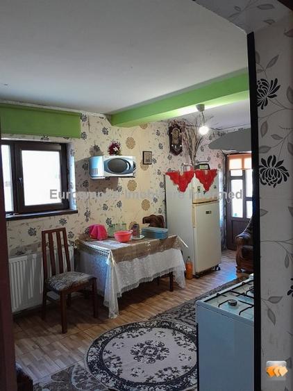 Vilă de vânzare cu 5 camere, regim de înălțime P+1 zona