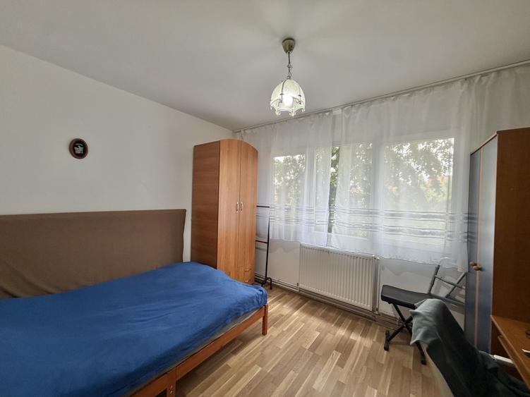 Apartament 3 camere, etaj 1, semidecomandat, zona Olimpia-Stadion